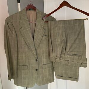 Brandini Le Collezioni champagne gray plaid suit
Size 38R #formalwear #tailored